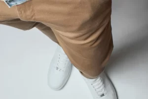 What shoes to wear with brown pants